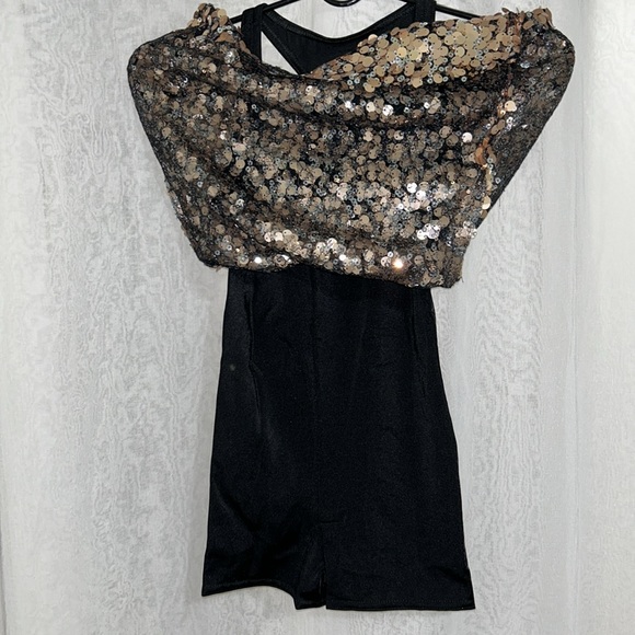 Costume Gallery Dance Costume Size:Large Child in Black & Gold👯♀️ - Picture 5 of 8